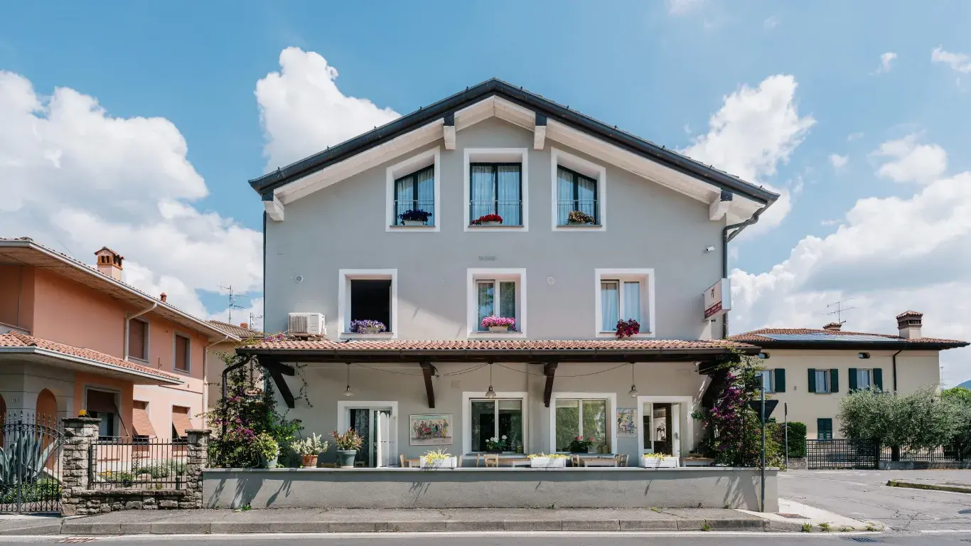 bg-home-hero-franciacortarooms